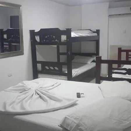 HOTEL VISTA AL MAR habitacion para 6 personas-2